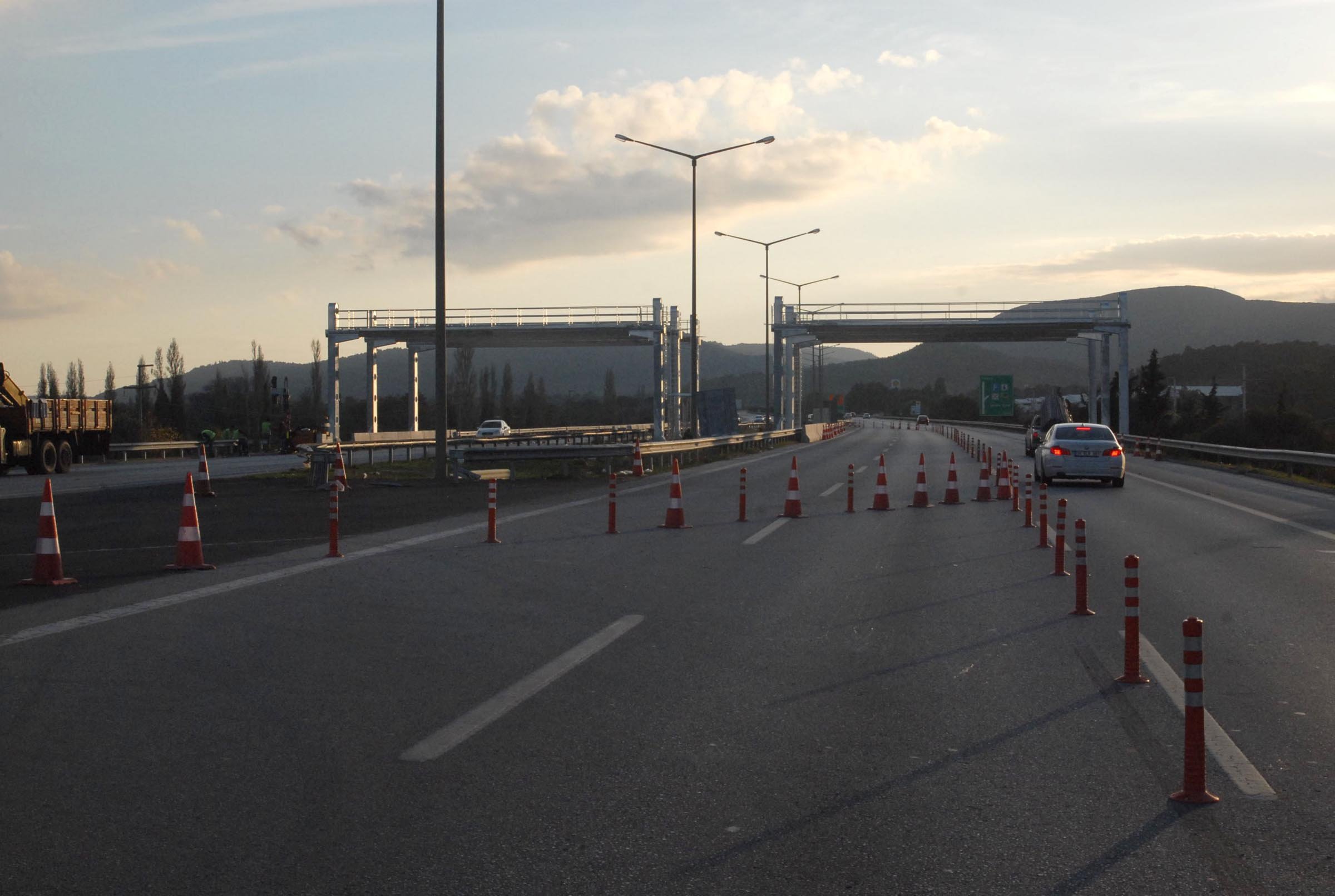İzmir Çeşme Otoyolu Serbest Geçiş Sisteminin Enerji ve Haberleşme Sistemleri